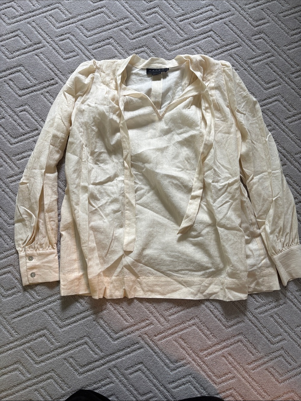 Hatch Cream Lightweight Tie-Neck Blouse. Size 1